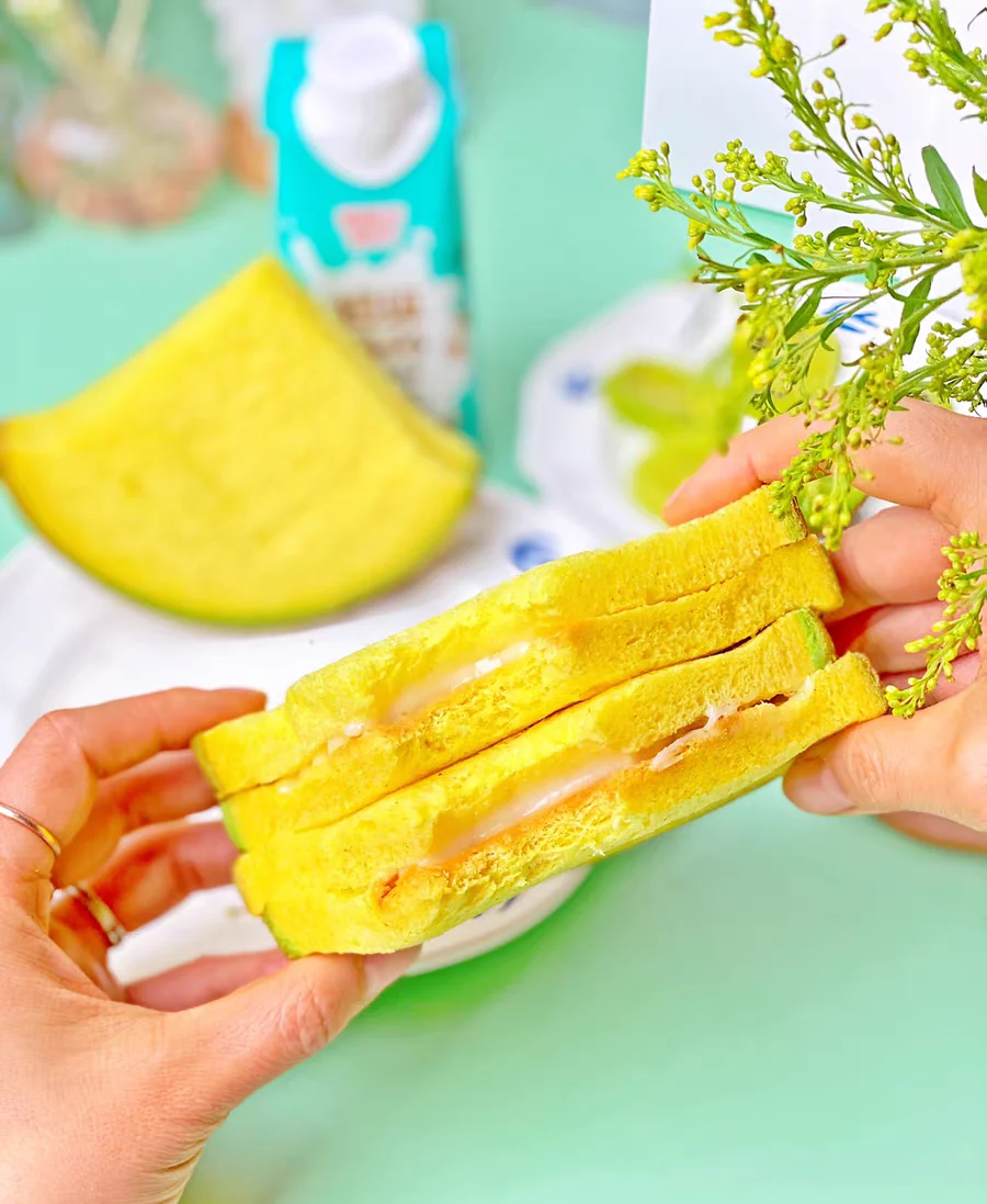 a1 STUFFED MELON-FLAVORED TOAST detail